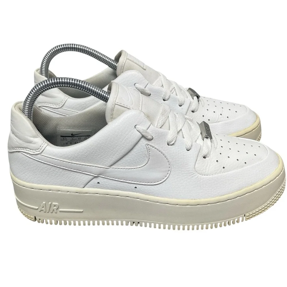 Nike Air Force 1 Sage Low Womens Sz 8 White Leather Platform Sneakers AR5339-100